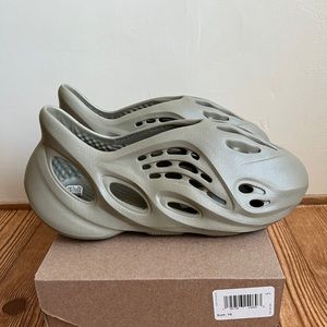 Adidas Yeezy Foam RNR ‘Stone Taupe’ NWT Mens Size 10